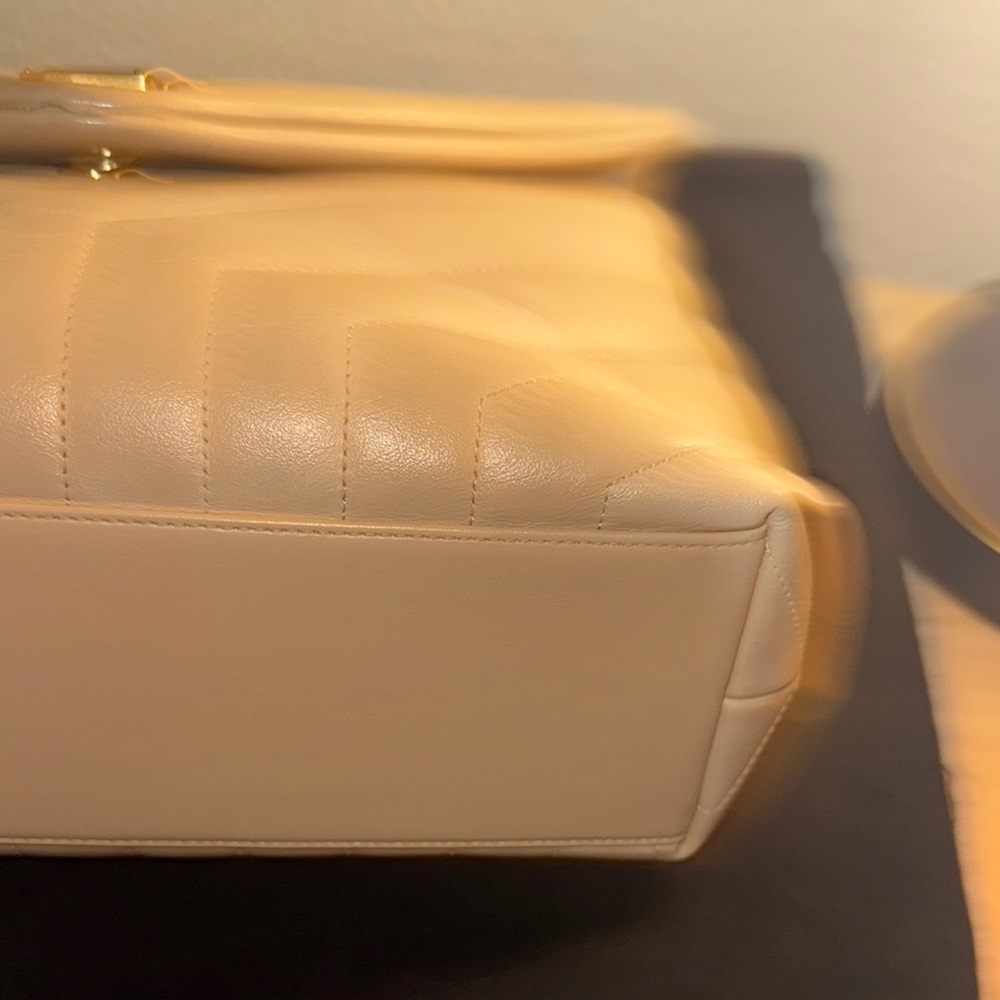 Yves Saint Laurent Cream Quilted Women's Bag - Picture 5 of 8